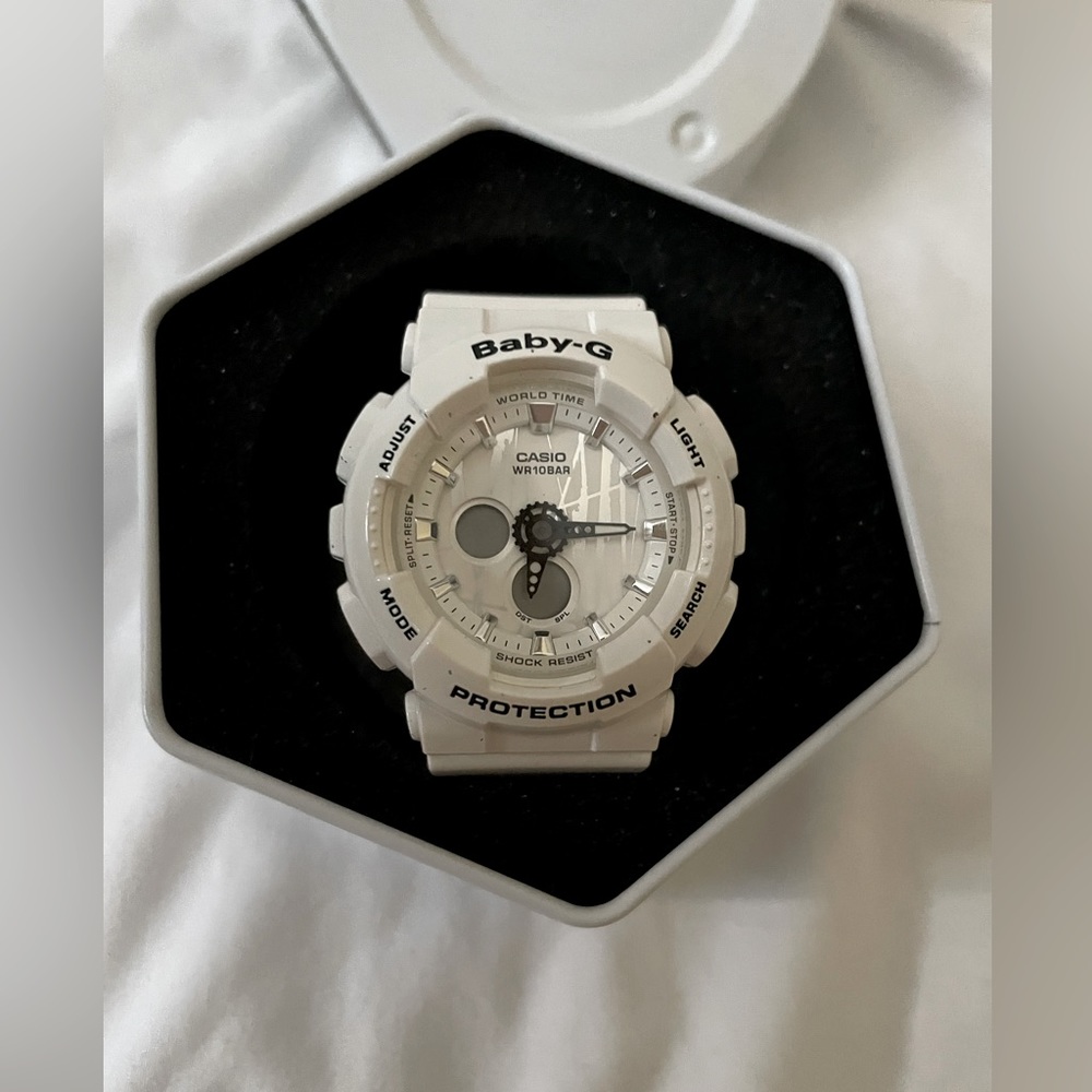 White BABY G SHOCK, women’s watch, brand new, never used.